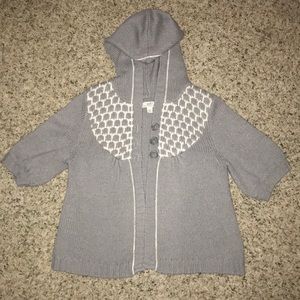 Gray & white hooded short sleeve sweater